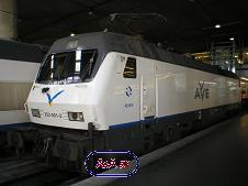 TGV AVE 100 č. 12 + rušeň AVE 252 001-3 (© Martin ROTTMANN, 20040609-1642, Madrid-Puerta de Atocha)