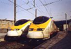 Spravy TGV Eurostar . 3214 (vpravo) a 3001 (vavo) 
v st. SNCB/NMBS Bruxelles Midi/Brussel Zuid 
( Martin ROTTMANN - Februr 1999)