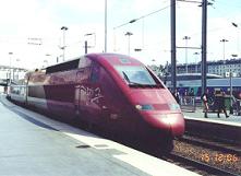 Súprava TGV THALYS PBKA 4307 prichádza do žst. Paris Gare du Nord (8 -> 130 kB)